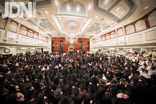 הכנסת ספר תורה לביהמ"ד סאטמאר בירושלים
