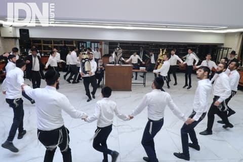 שִׂמְחוּ נָא, בְּשִׂמְחַת הַתּוֹרָה • הקפות שניות בישיבת 'אמרי משה' בבני ברק