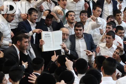 נָגִיל וְנָשִׂישׂ בְּזֹאת הַתּוֹרָה • הקפות שניות בישיבת 'בית שמעיה' בבני ברק
