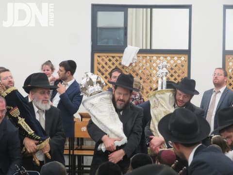 הקפות שניות בבית הכנסת המרכזי "בני הישיבות" פסגת זאב
