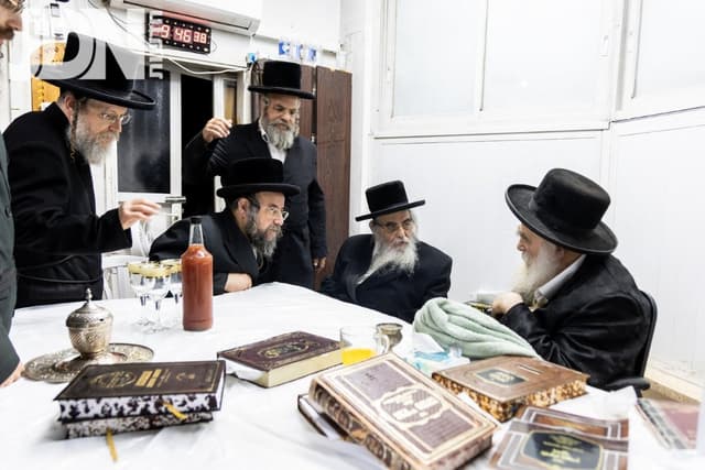 הגר"א רובין ראש בד"ץ מהדרין בביקור אצל גאב"ד מאקווא