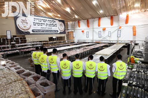 בהיקף של מיליוני שקלים: חלוקת 'קמחא דסוכות' בממלכת החסד 'לחמי מרדכי'