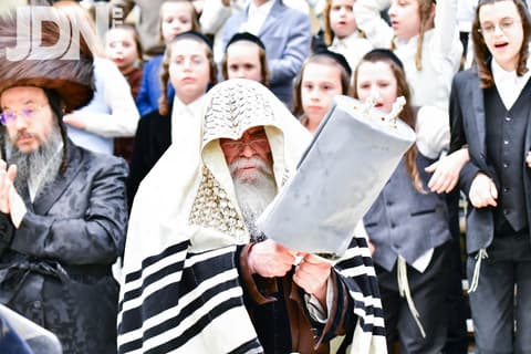 חג הסוכות ושמחת תורה בחצה"ק קרעטשניף