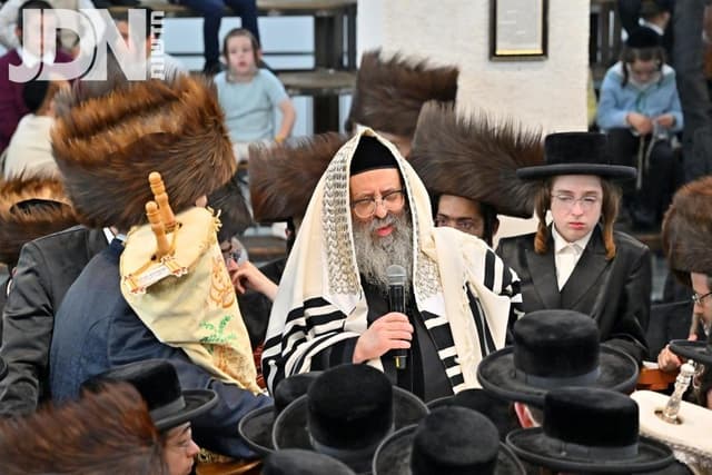 מעמד נעילת החג והקפות שניות בראשות הגרח"צ מייזליש
