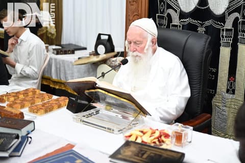 חג הסוכות במחיצת אבי תנועת הקירוב הגאון רבי יצחק דוד גרוסמן