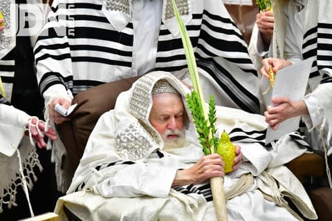 הושענא רבא ושמחת תורה בחצה"ק תולדות אברהם יצחק