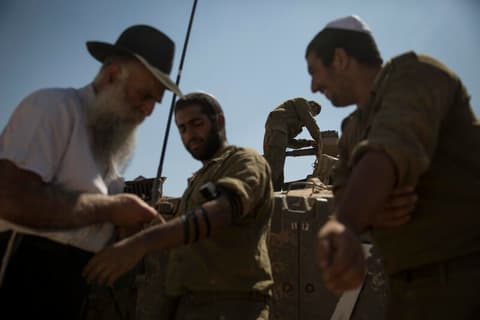 עצורי חב"ד: שוחררו העצורים שרצו להתגייס המשתמטים הוותיקים הועברו לכלא 10