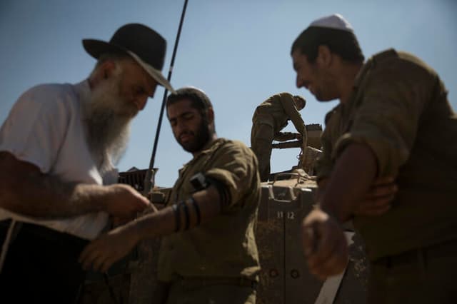 עצורי חב"ד: שוחררו העצורים שרצו להתגייס המשתמטים הוותיקים הועברו לכלא 10