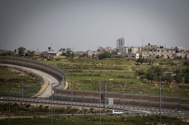 גבעת זאב: השיטור העירוני סיכל הברחת שב"חים ברכב בעל אישור כניסה רשמי