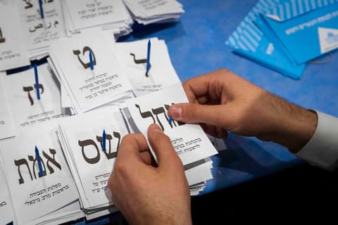 כל הקלפיות נסגרו: החלה ספירת הקולות בבחירות לכנסת ה-26