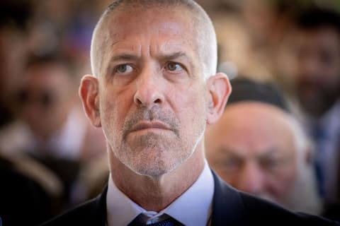 "חייגת ל-144"? תגובות משעשעות על רונן בר שטען שלא היה לו את הטלפון של ביבי