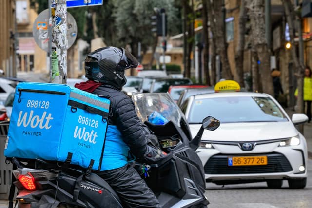 פרשת "מרוץ שליחים": כתבי אישום נגד חשודים בהשתלטות על ענף המשלוחים בקריית גת