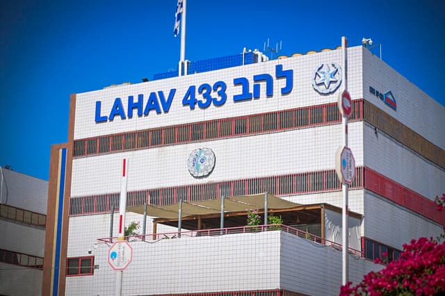 חקירת להב 433: ראש רשות במרכז הארץ ואשתו נעצרו בחשד לשוחד והטיית מכרזים