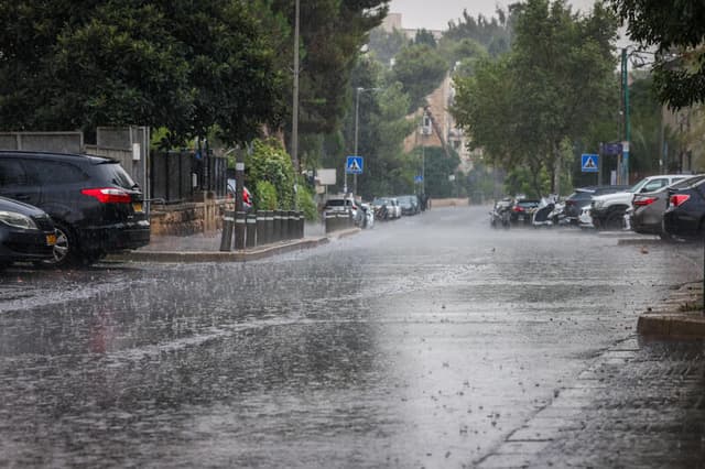 החורף מגיע: גשם סופות רעמים ורוחות חזקות בדרך