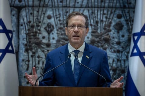 הנשיא הרצוג ימליץ להעניק את "אות נשיא המדינה לגבורה אזרחית" לארבעת גיבורי הטיסה מדובאי