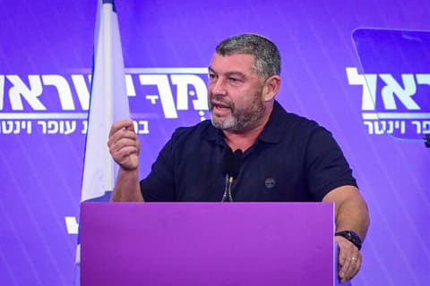 הנה זה קורה: טלטלה ברשימת "עמך ישראל" דוידי בן ציון הודיע על פרישתו