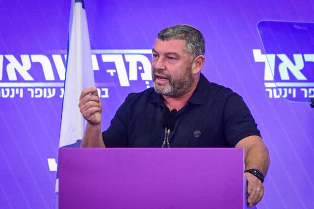הנה זה קורה: טלטלה ברשימת "עמך ישראל" דוידי בן ציון הודיע על פרישתו