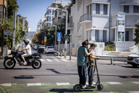 תאונת דרכים בירושלים: ילדה בת 10 נפצעה בינוני מפגיעת רכב בעת שרכבה על קורקינט חשמלי