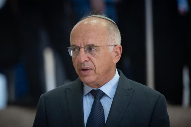 סולברג נגד נתניהו: ראש הממשלה נדרש להסיר תכני תעמולה וחויב בהוצאות משפט
