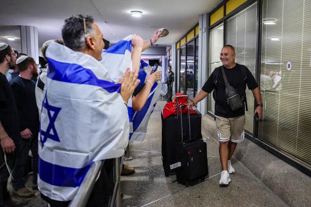 נחשפו מוצאם של הטייסים שהנחיתו את מטוס פליי דובאי: אזרחי ניו זילנד ודרום אפריקה