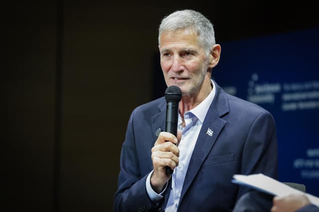 יאיר גולן משיב לליברמן: "לא נשב עם הליכוד, ולא עם אף מפלגה מקואליציית החורבן"