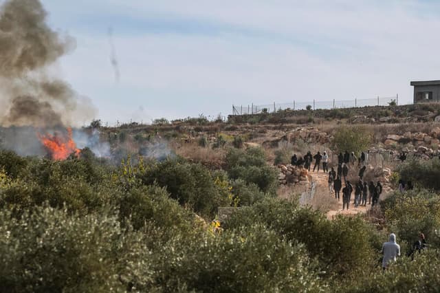 סערה בעקבות תקיפת דיפלומטים ביו"ש: גינויים מקיר לקיר וקריאות למיצוי הדין
