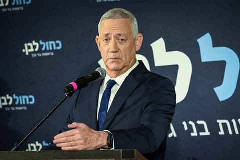 הפרדוקס של פרישת גנץ: רוב הקולות לאופוזיציה, אבל עם יתרון לנתניהו