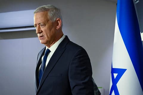 תחזירו את חובותיכם למדינה בטרם תטיפו מוסר / דעה