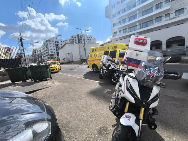 גבר כבן 30 נפצע באורח בינוני מחבלת ראש בבית כנסת בבני ברק