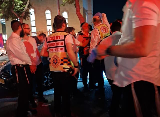 ביתר עילית: בן 80 התמוטט ברחוב לאחר ביצוע החייאה פונה במצב אנוש לבית החולים