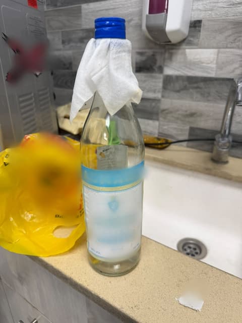 נתיבי איילון: נהג שיכור ללא רישיון נתפס בפעם השמינית לאחר שזגזג בכביש וברכבו בקבוק וודקה