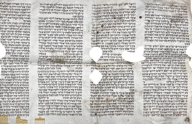 סערה: משרד החוץ דורש מנורווגיה לעצור מכירה פומבית של קלף ספר תורה שחולל בשואה