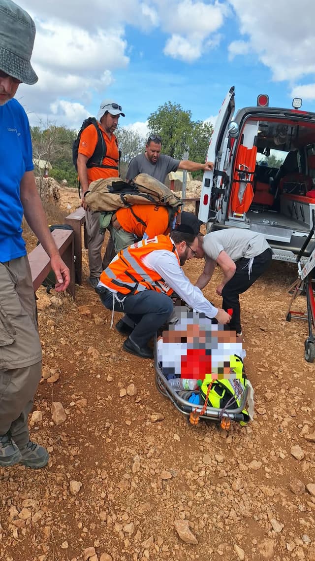 מתנדבי יחידת החילוץ עציון-יהודה חילצו נער כבן 15 שנפצע בדרך בורמה