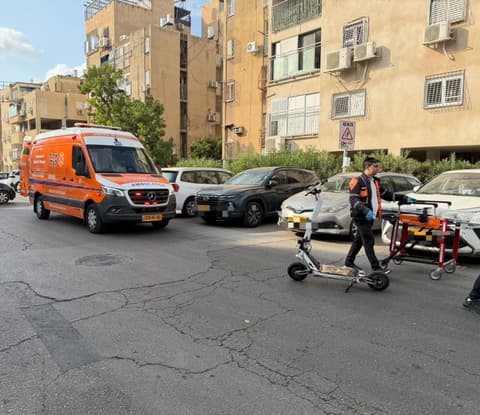 שוב פעם תאונת אופניים בבני ברק: רוכב קורקינט חשמלי החליק ונפצע