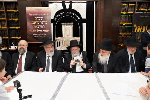 ירושלים: שמחת בית השואבה והקבלת פני רבו בראשות הגרש"י זעפראני