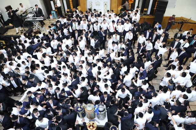 נָגִיל וְנָשִׂישׂ: הקפות שניות המרכזיות בישיבת בית שמעיה | שידור חי