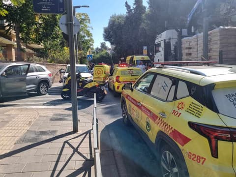 חשד לפגע וברח בירושלים: אישה כבת 70 נהרגה מפגיעת משאית