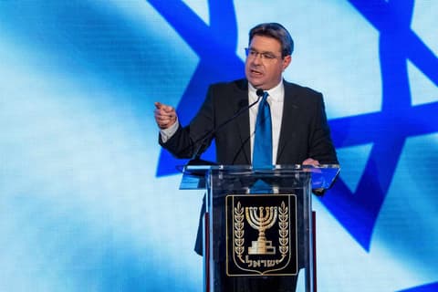 הקונסול בניו יורק לממדאני: "בוא לצפות בסרט הזוועות, אולי תבין"