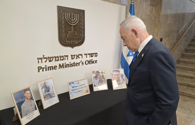 נתניהו עוקץ את בר: "לא היה לך המספר שלי? המאבטחים שלך לידי 24/7"