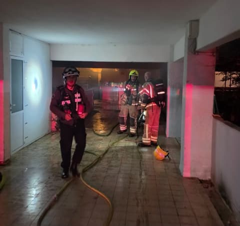 שריפת חורש בכרמיאל: שתי דירות נשרפו ושלושה לכודים חולצו
