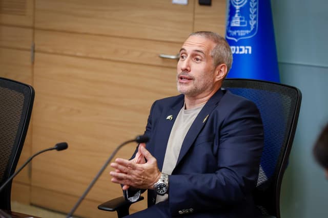 הטבות המס לעמותות אושרו; גפני מחה על הוצאת הישיבות: "זו פגיעה בדמוקרטיה"