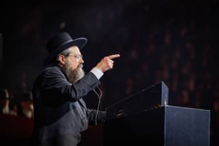 מרן ראש ישיבת מיר זועק: "אנו בשעת שמד, ס"ת בוערים, בני התורה נתונים למרמס"