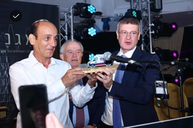 ידידי "מגן לחולה" התכנסו לערב שותפות והעצמה: תורם העניק אמבולנס טיפול נמרץ