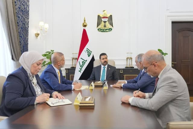 مكتب رئيس الوزراء يعلن توجيهاً بتثبيت المتعاقدين والأجراء واستحداث 120 ألف درجة وظيفية