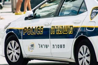 אישום נגד צעיר מהצפון: ניסה לדרוס רוכב אופנוע - ואז דקר אותו בראש