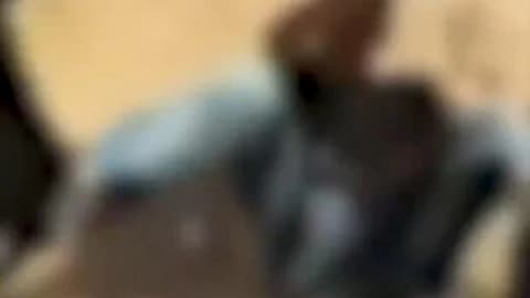 תיעוד קשה לצפייה: תלמידים התנפלו על חברם ביום הראשון ללימודים, הכו וצילמו