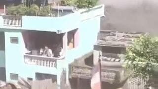 בנפאל שורפים בובות במקום גופות, הניצול מ"בית הנס": המים עלו, לא ידענו אם נשרוד
