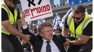 נשיא העליון והיועמ"שית נגררים ברחובות בוערים: הקמפיין של סמוטריץ'