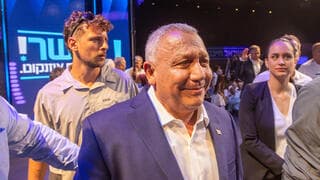 לשתות או לחדול: נתניהו ואיזנקוט בפני הכרעות שיקבעו את גורל הבחירות