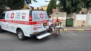 נער נפצע קשה בחולון, נבדק חשד שרימון הושלך לדירה